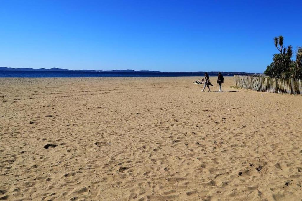T2 Bord De Mer Plage De L'Ayguade Hyères Extérieur photo